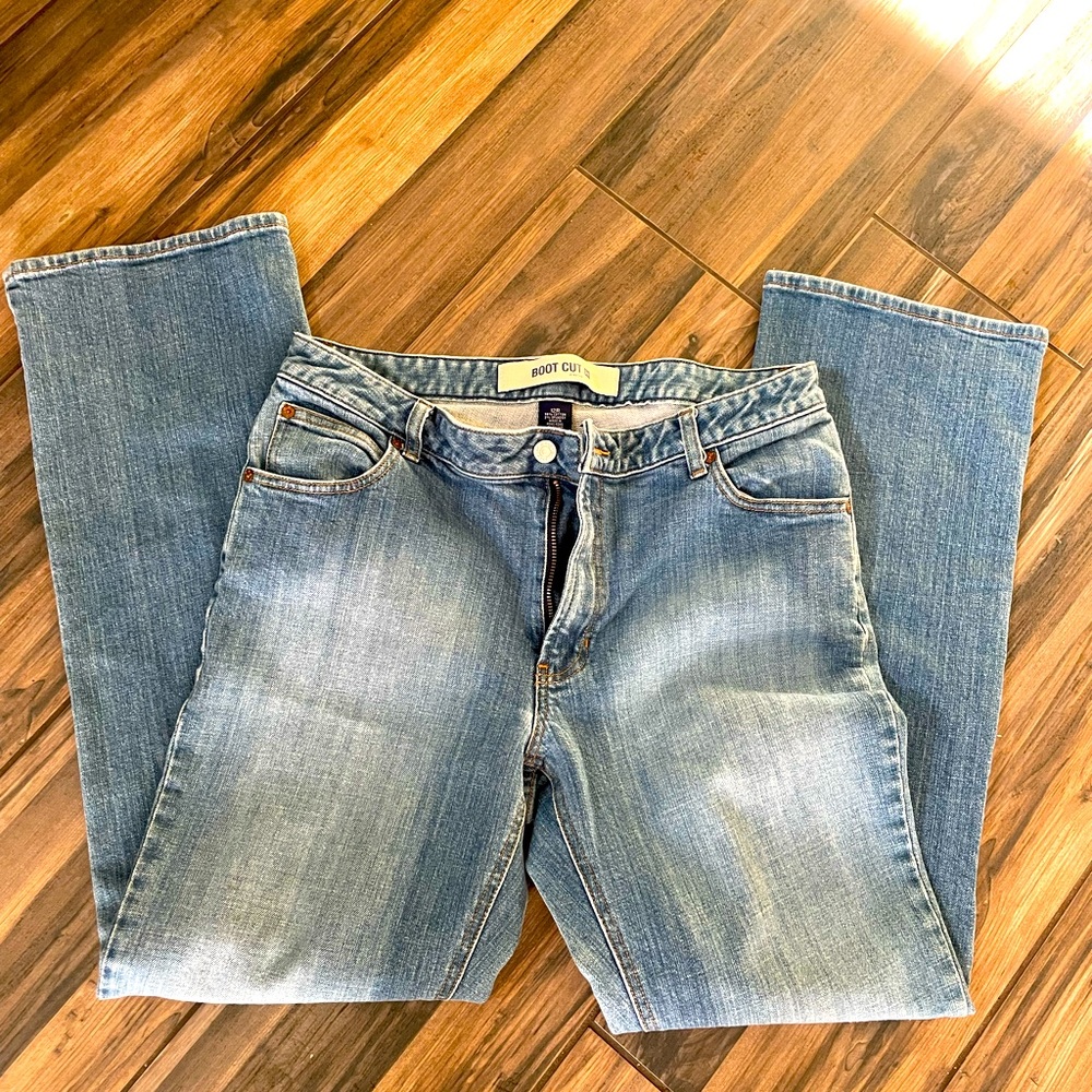 Gap size 12 bootleg cut